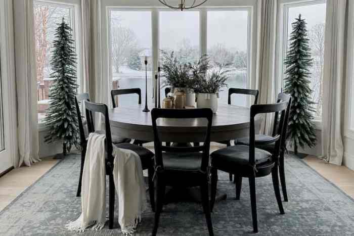 How to decorate a christmas dining room table