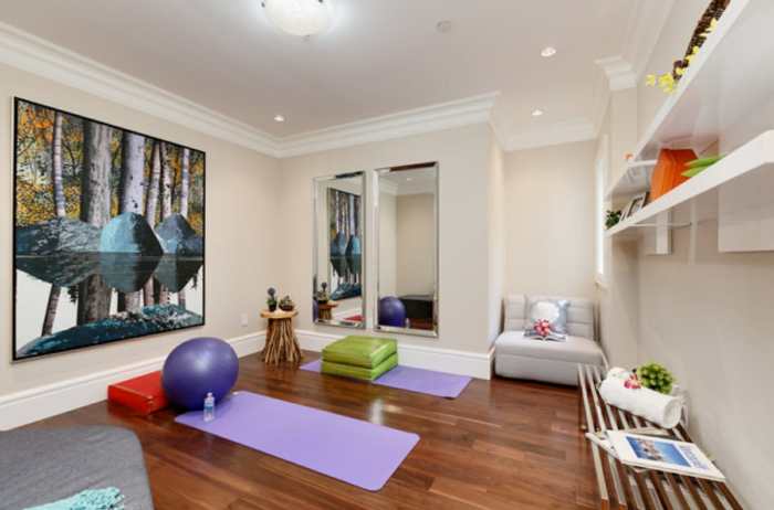 How to decorate a yoga room